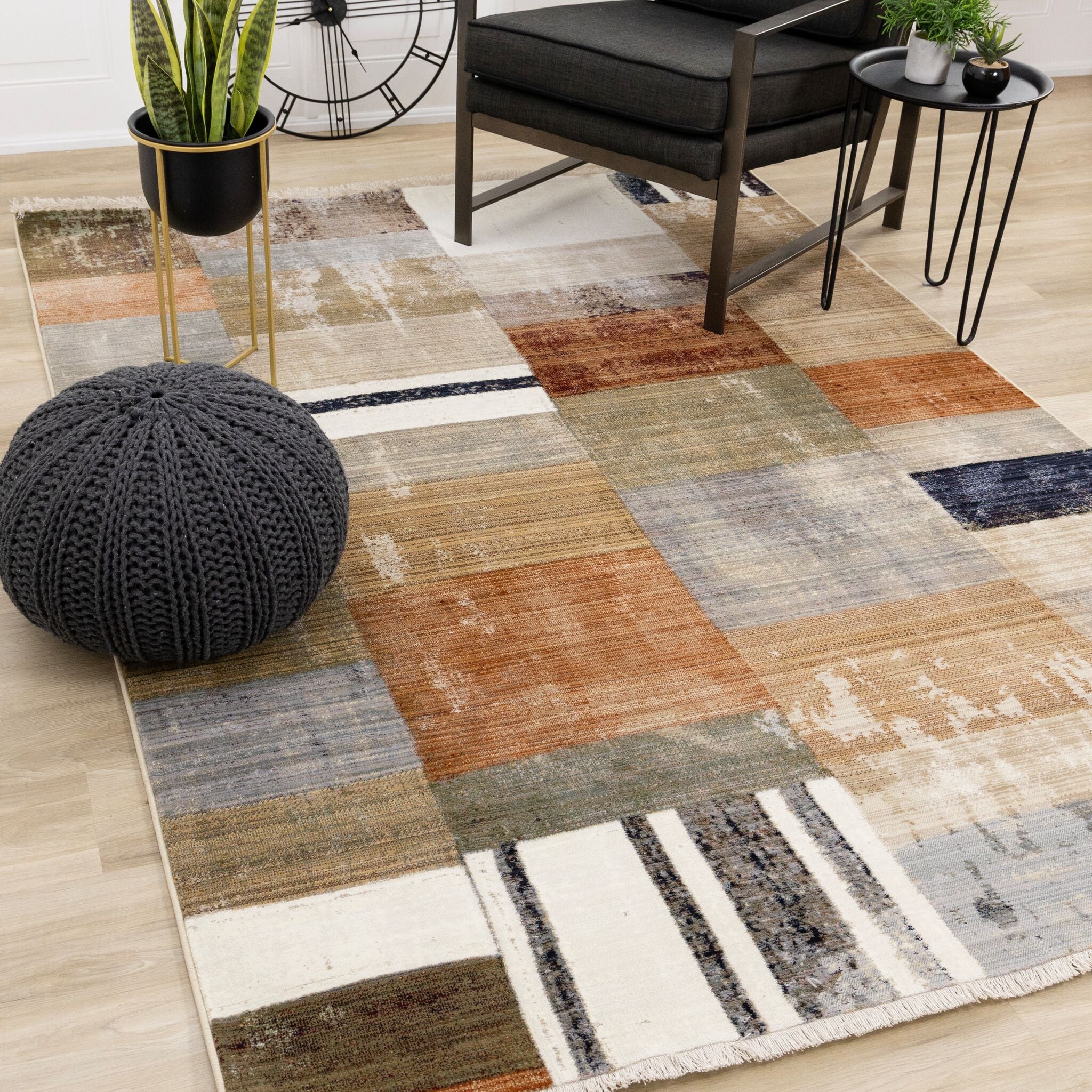 Serene 5'3" x 7'10" Patchwork Quilt Design Area Rug - Image 3