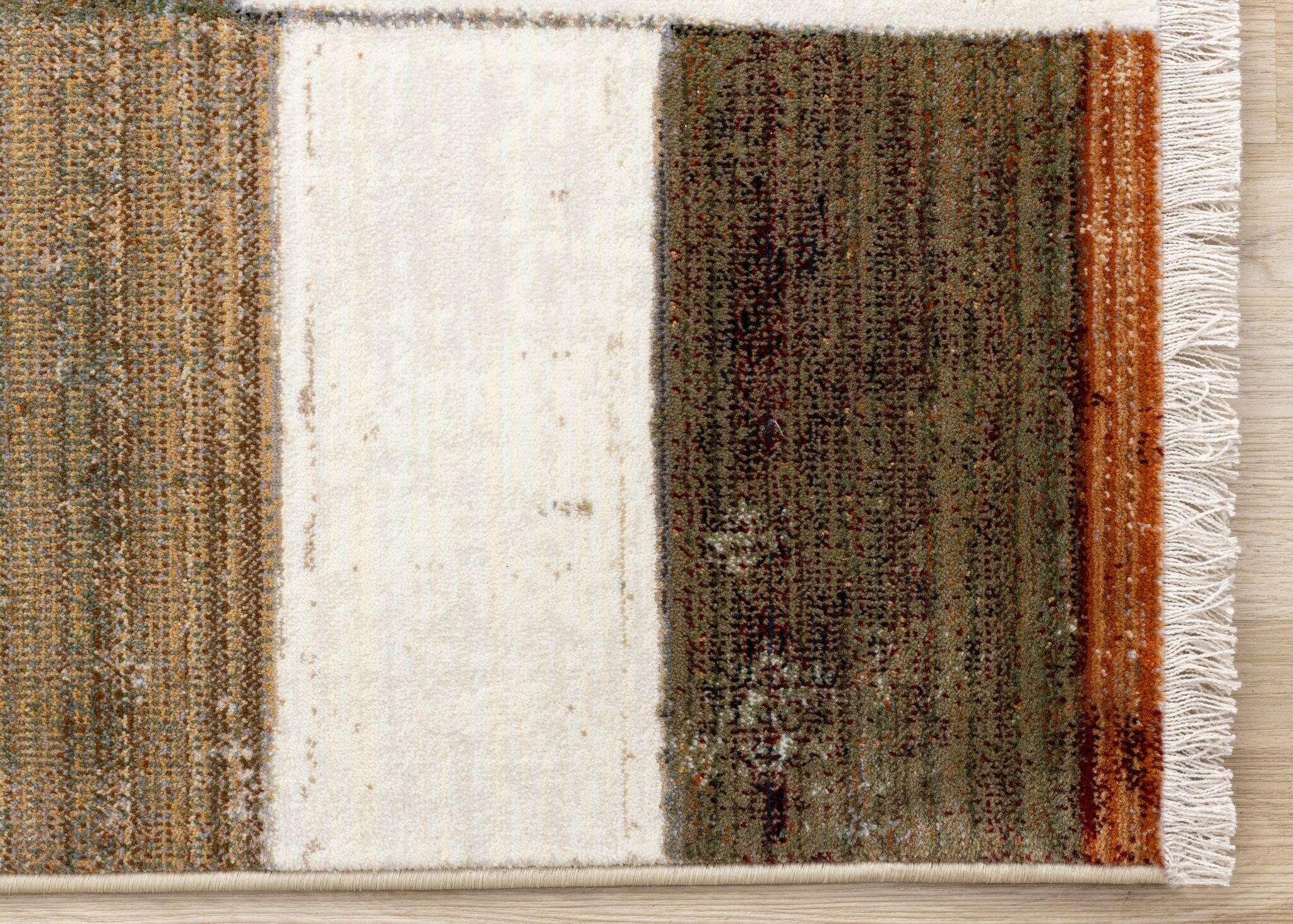 Serene 5'3" x 7'10" Patchwork Quilt Design Area Rug - Image 4