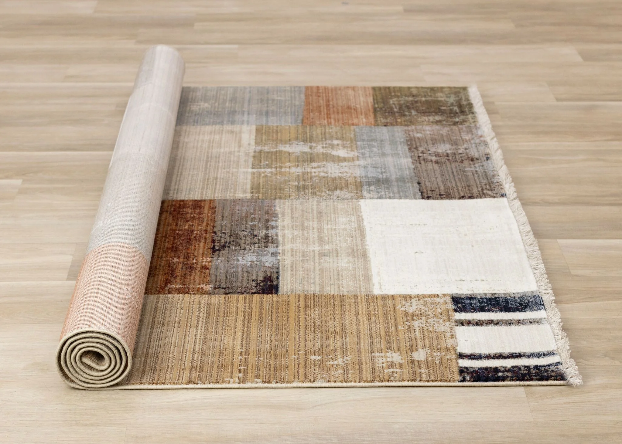Serene 5'3" x 7'10" Patchwork Quilt Design Area Rug - Image 8