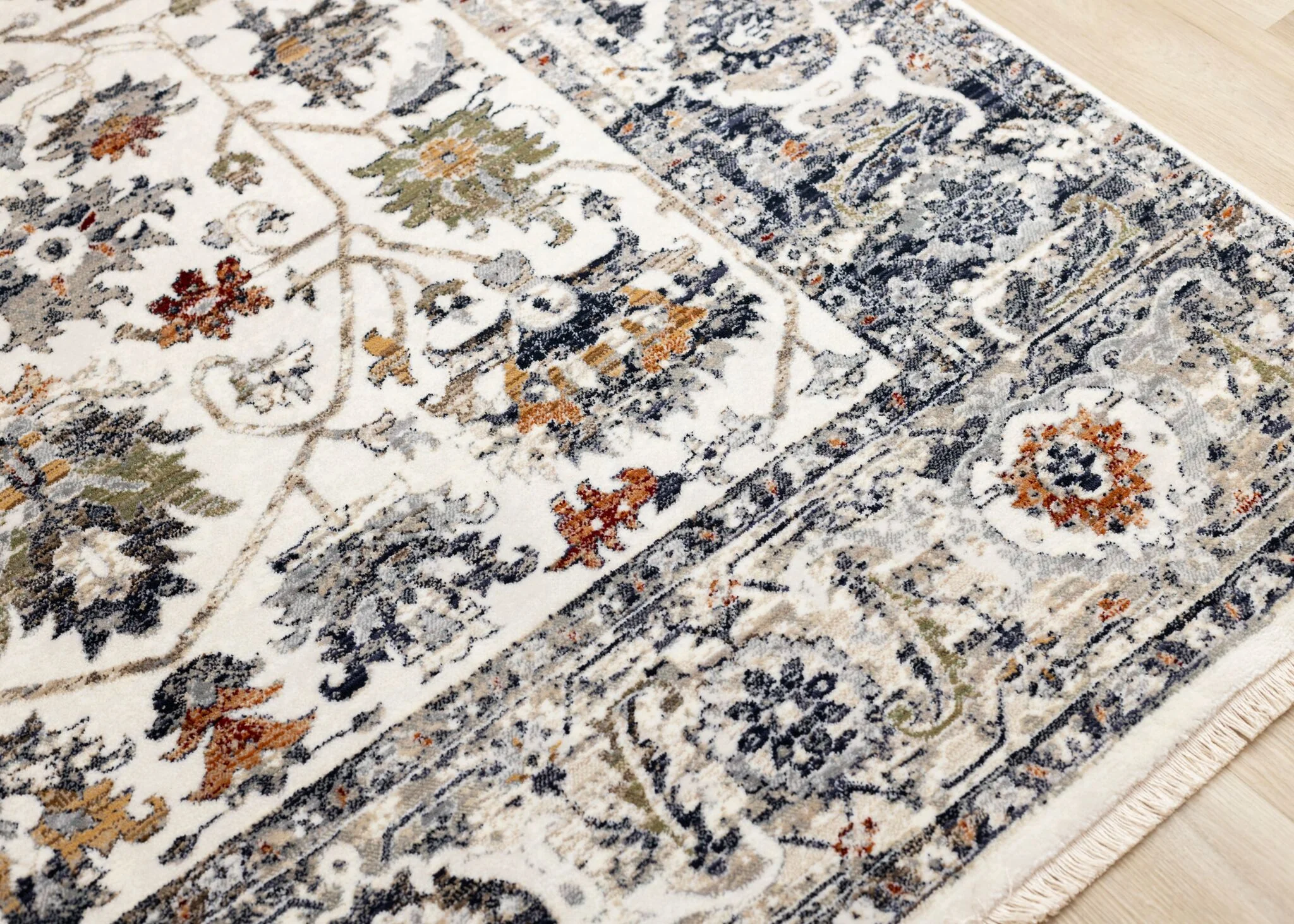 Serene 5'3" x 7'7" Intricate Border Area Rug - Image 6