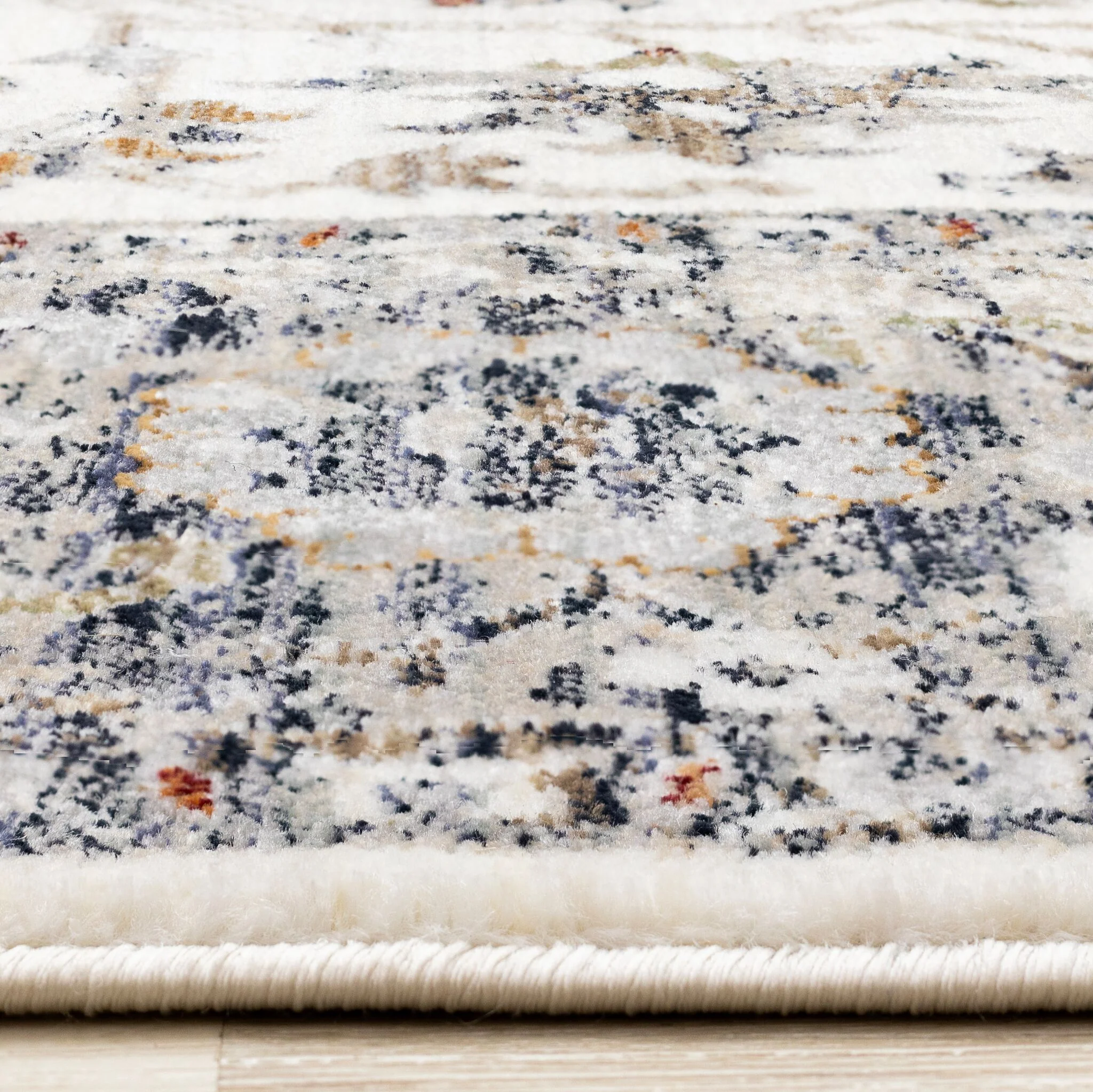 Serene 5'3" x 7'7" Intricate Border Area Rug - Image 8