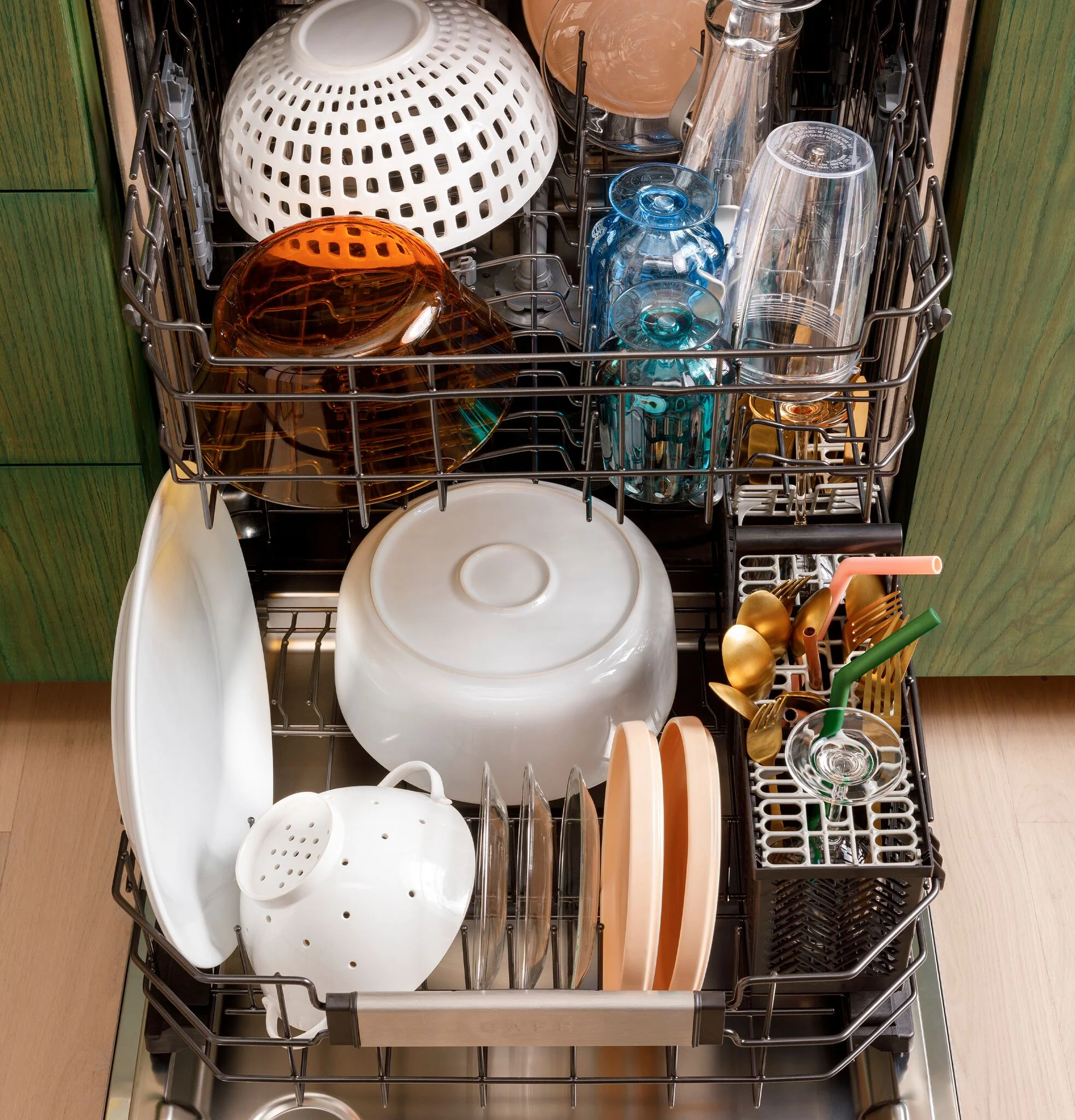 Café Stainless Steel Custom-Fit Dishwasher with UltraWash - CDT888P2VS1 - Image 4