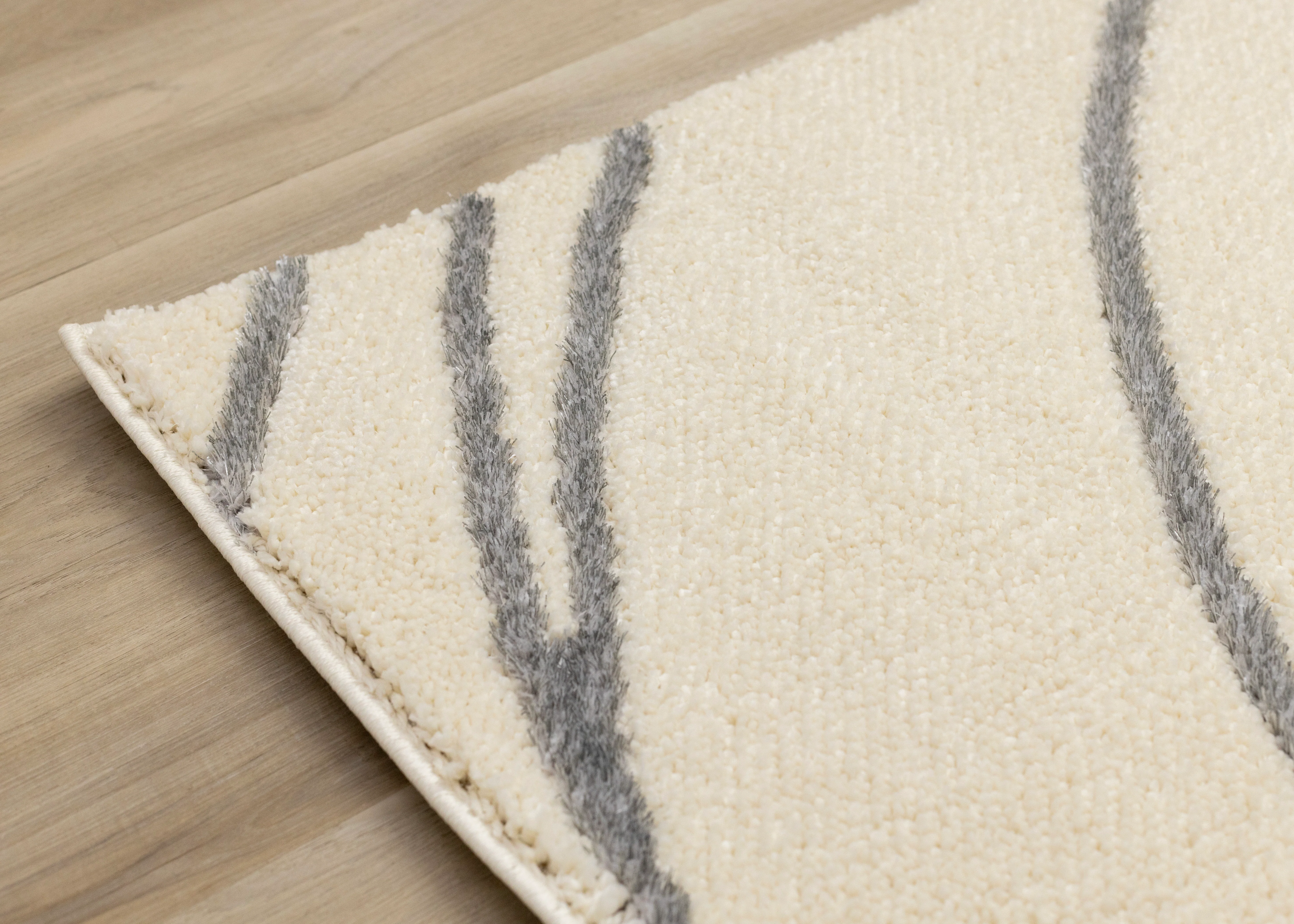 Sully 6'7" x 9'6" Circle Swirl Area Rug - Cream - Image 4