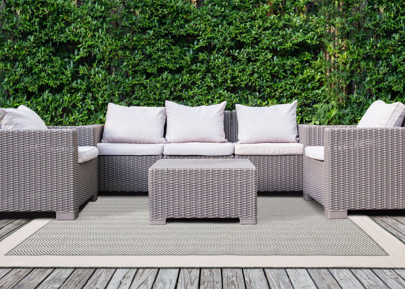 Summer Breeze 5'3" x 7'7" Outdoor Chevron Border Rug - Green, White - Image 2