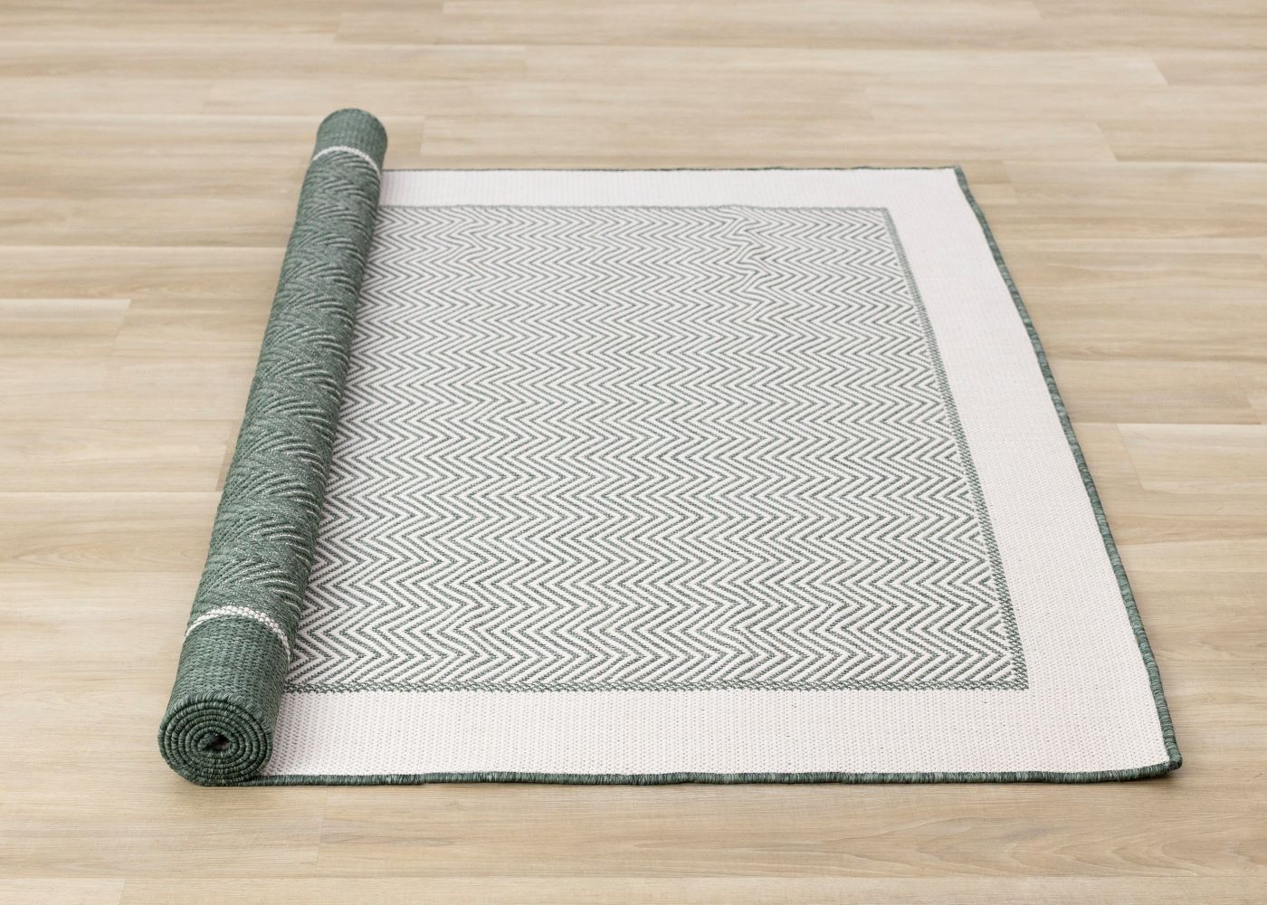 Summer Breeze 5'3" x 7'7" Outdoor Chevron Border Rug - Green, White - Image 6