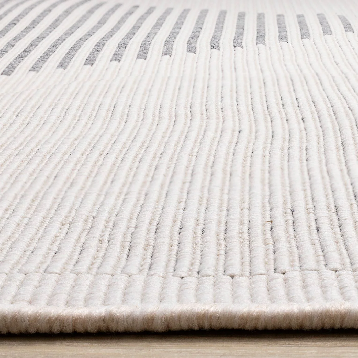 Summer Breeze 5'3" x 7'7" Outdoor Diamond Rug - White, Grey - Image 8