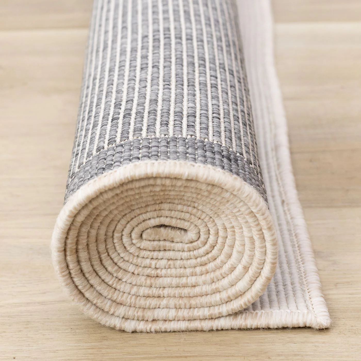 Summer Breeze 5'3" x 7'7" Outdoor Diamond Rug - White, Grey - Image 9