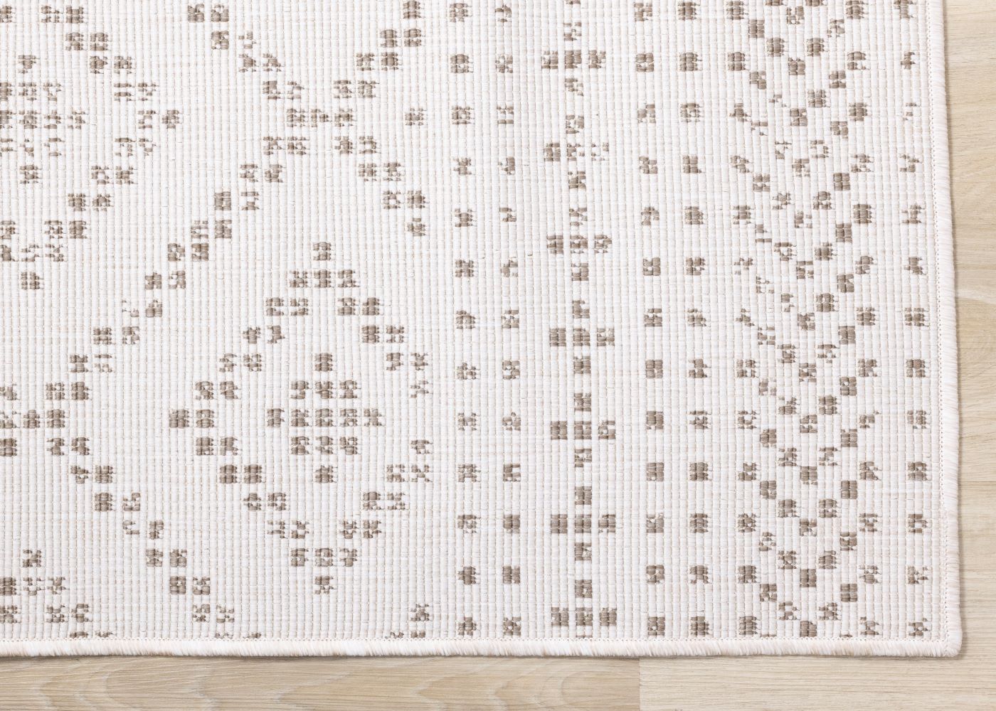 Summer Breeze 5'3" x 7'7" Outdoor Reversible Diamond Pattern - Beige, Cream - Image 4