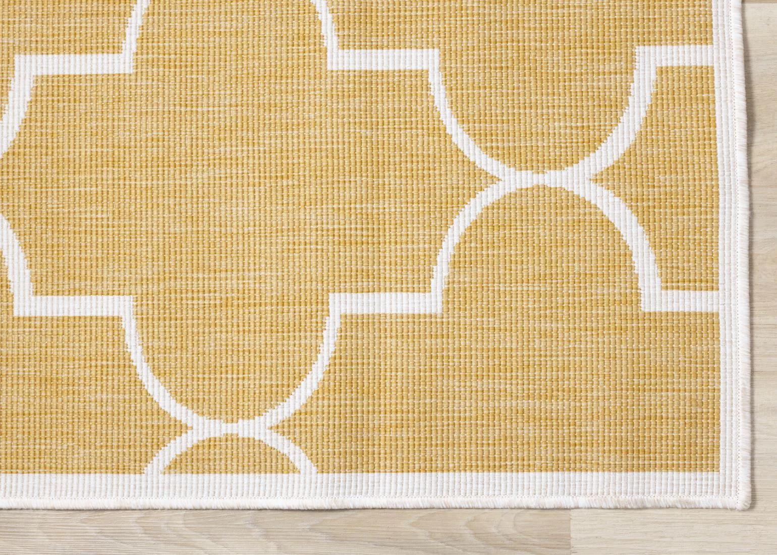 Summer Breeze 5'3" x 7'7" Outdoor Reversible Geometric Rug - Yellow, White - Image 4