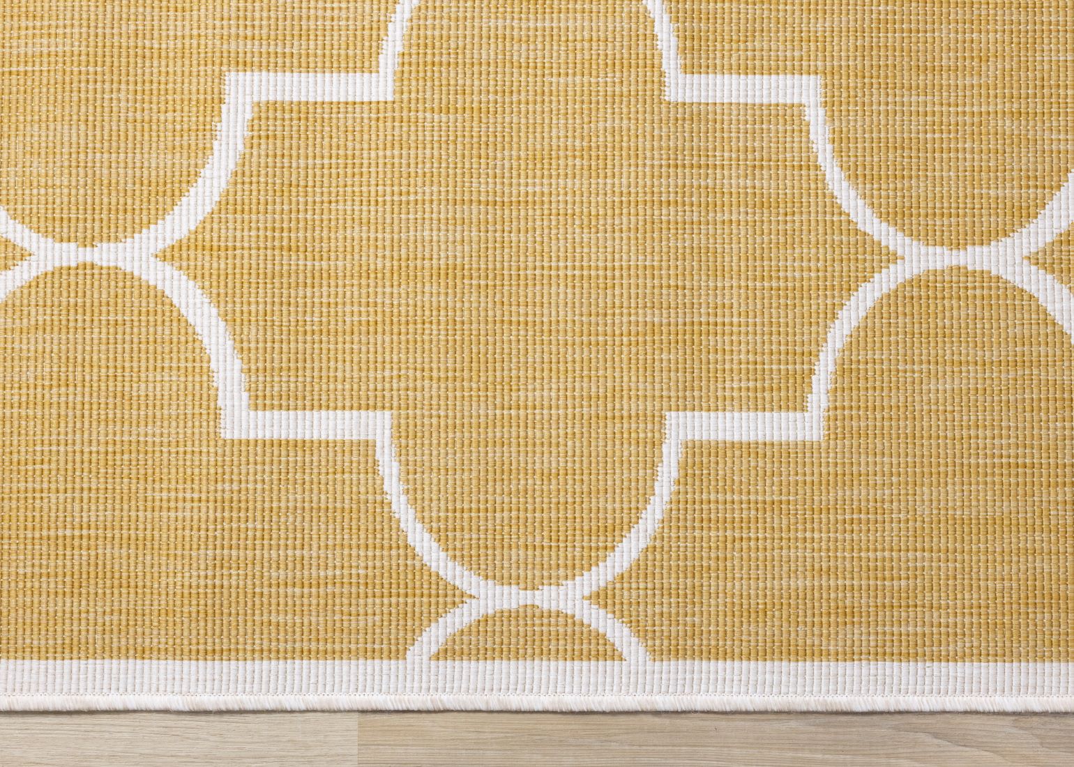 Summer Breeze 5'3" x 7'7" Outdoor Reversible Geometric Rug - Yellow, White - Image 7