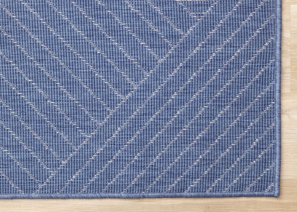 Summer Breeze 5'3" x 7'7" Outdoor Rug Traverse Stripes - Blue, White - Image 4