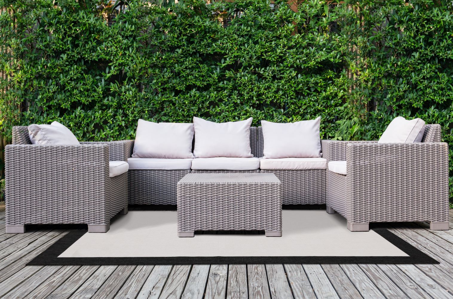 Summer Breeze 5'3" x 7'7" Reversible Outdoor Rug - Cream, Black Border - Image 2
