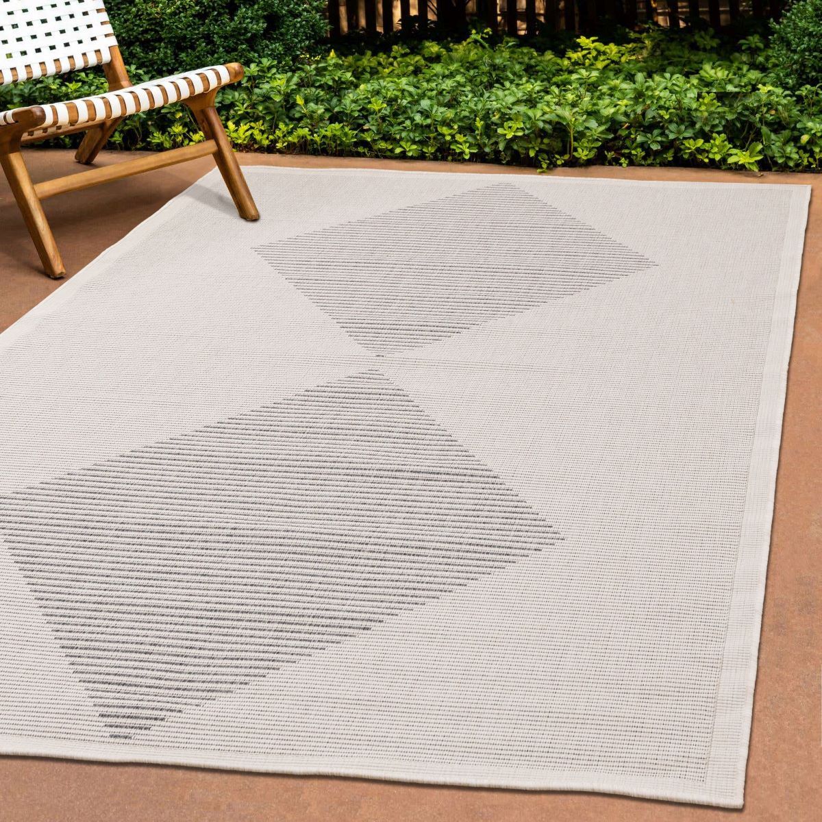 Summer Breeze 6'7" x 9'6" Outdoor Diamond Rug - White, Grey - Image 2