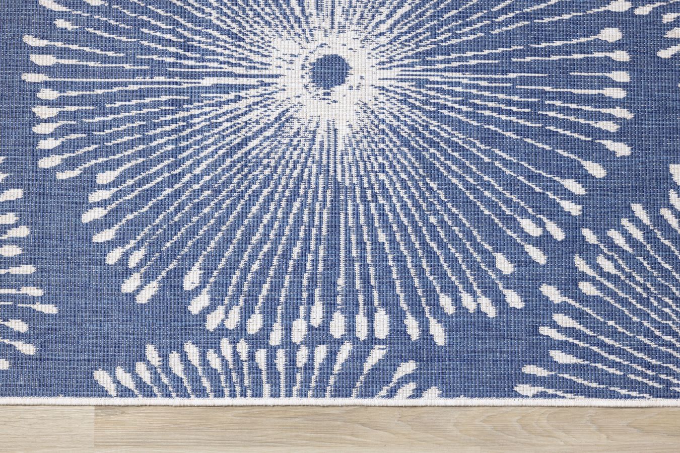Summer Breeze 6'7" x 9'6" Outdoor Reversible Dandelion Wish Rug - Blue, White - Image 3