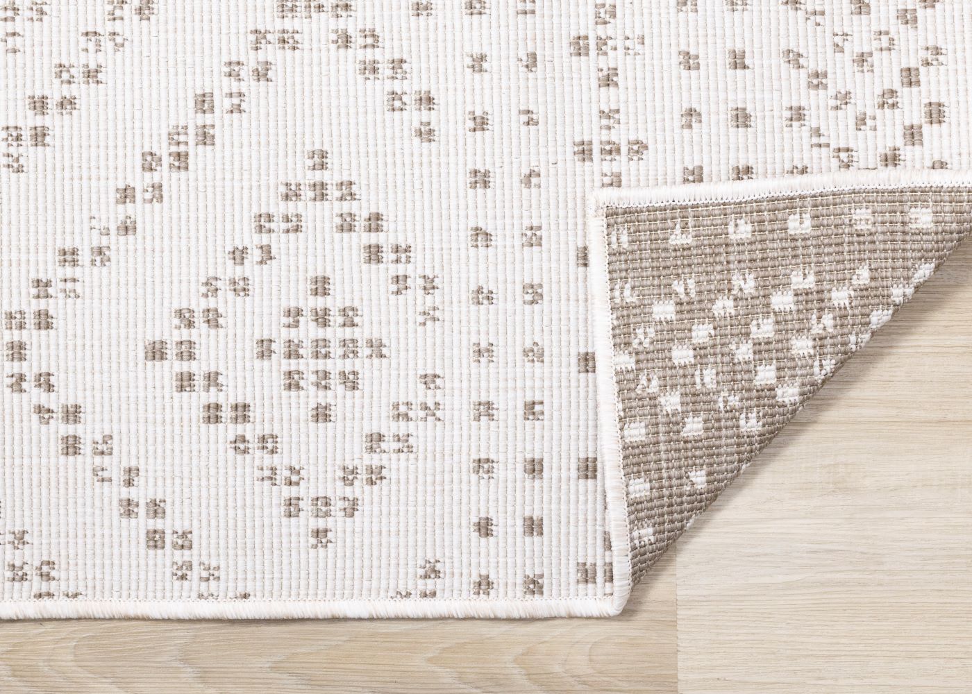 Summer Breeze 6'7" x 9'6" Outdoor Reversible Diamond Pattern - Beige, Cream - Image 5