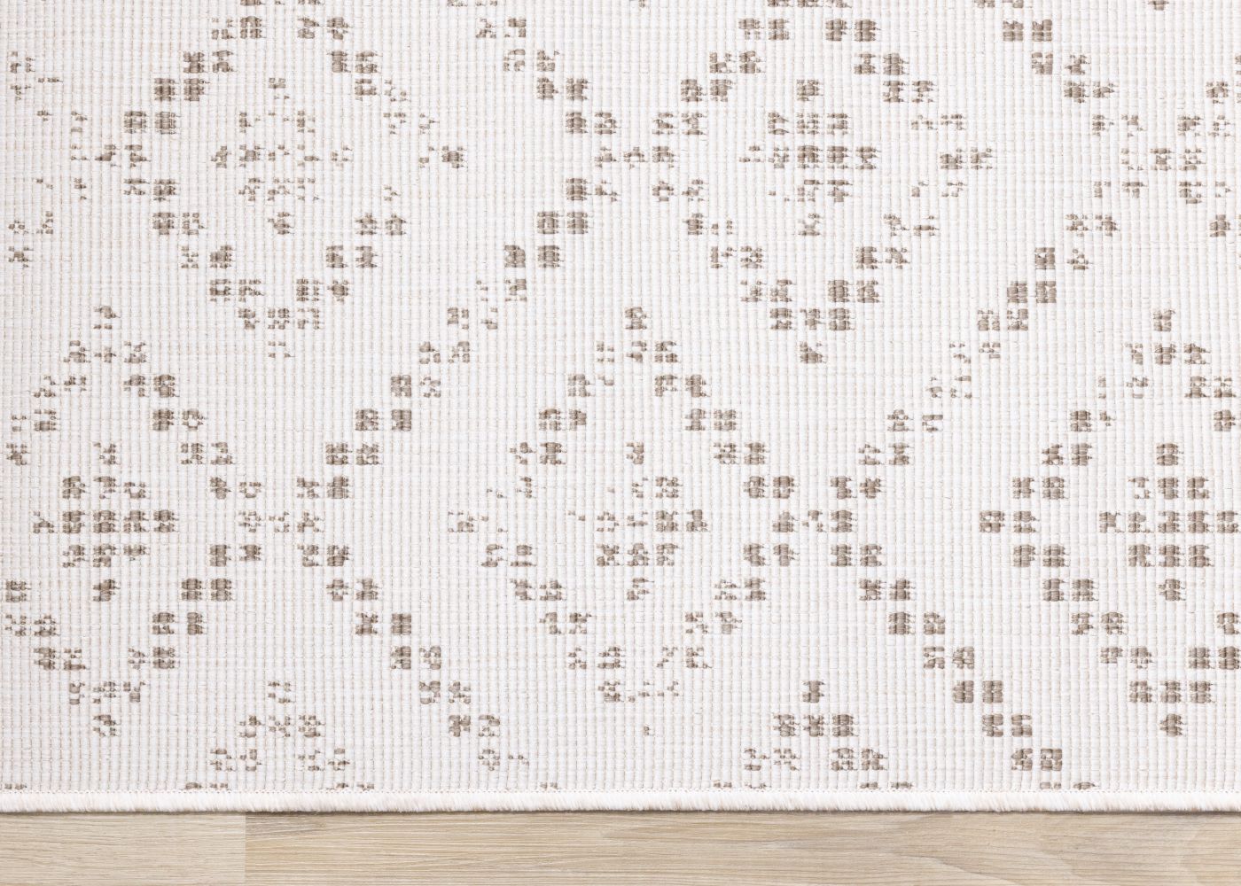 Summer Breeze 6'7" x 9'6" Outdoor Reversible Diamond Pattern - Beige, Cream - Image 8