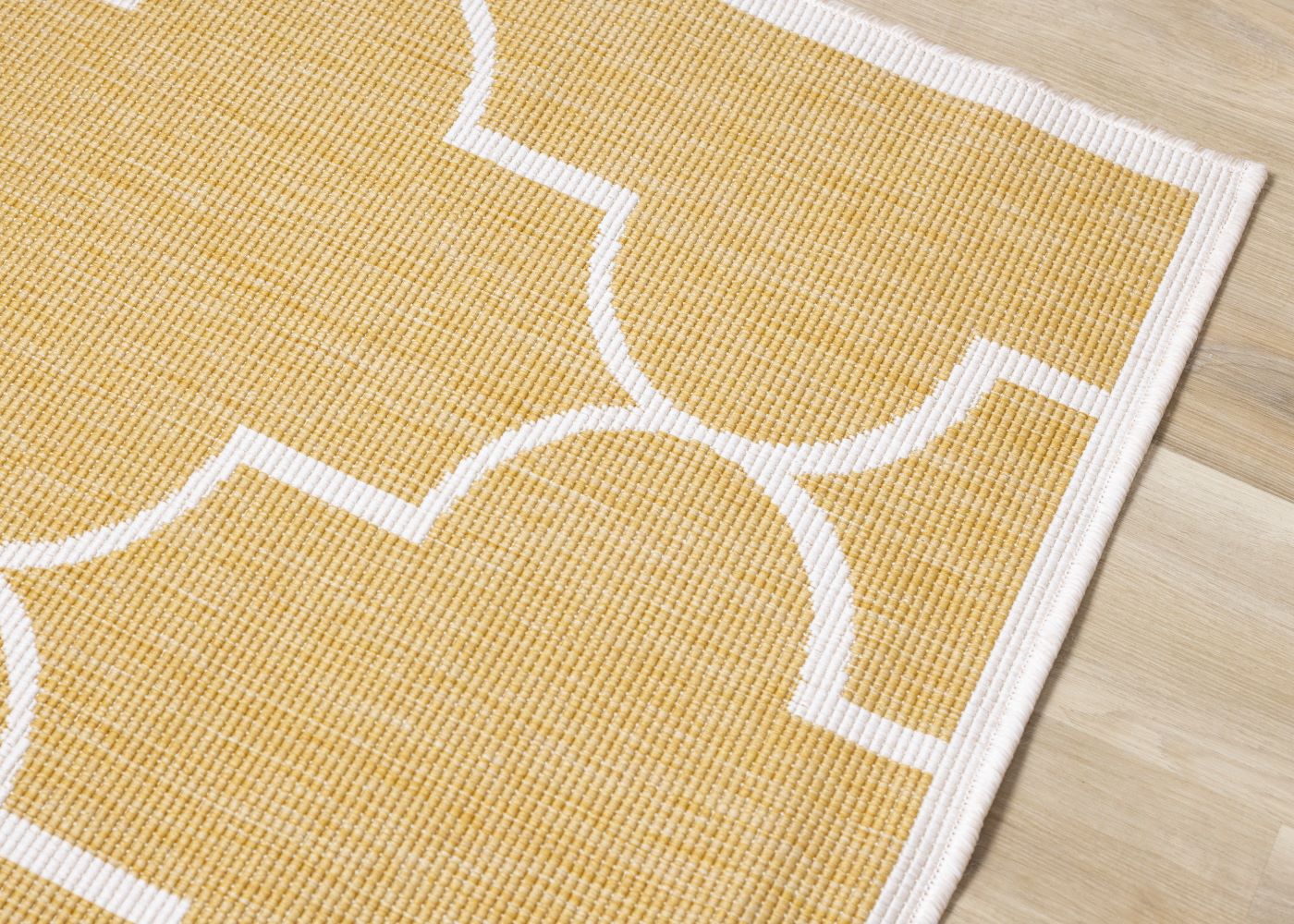 Summer Breeze 6'7" x 9'6" Outdoor Reversible Geometric Rug - Yellow, White - Image 3