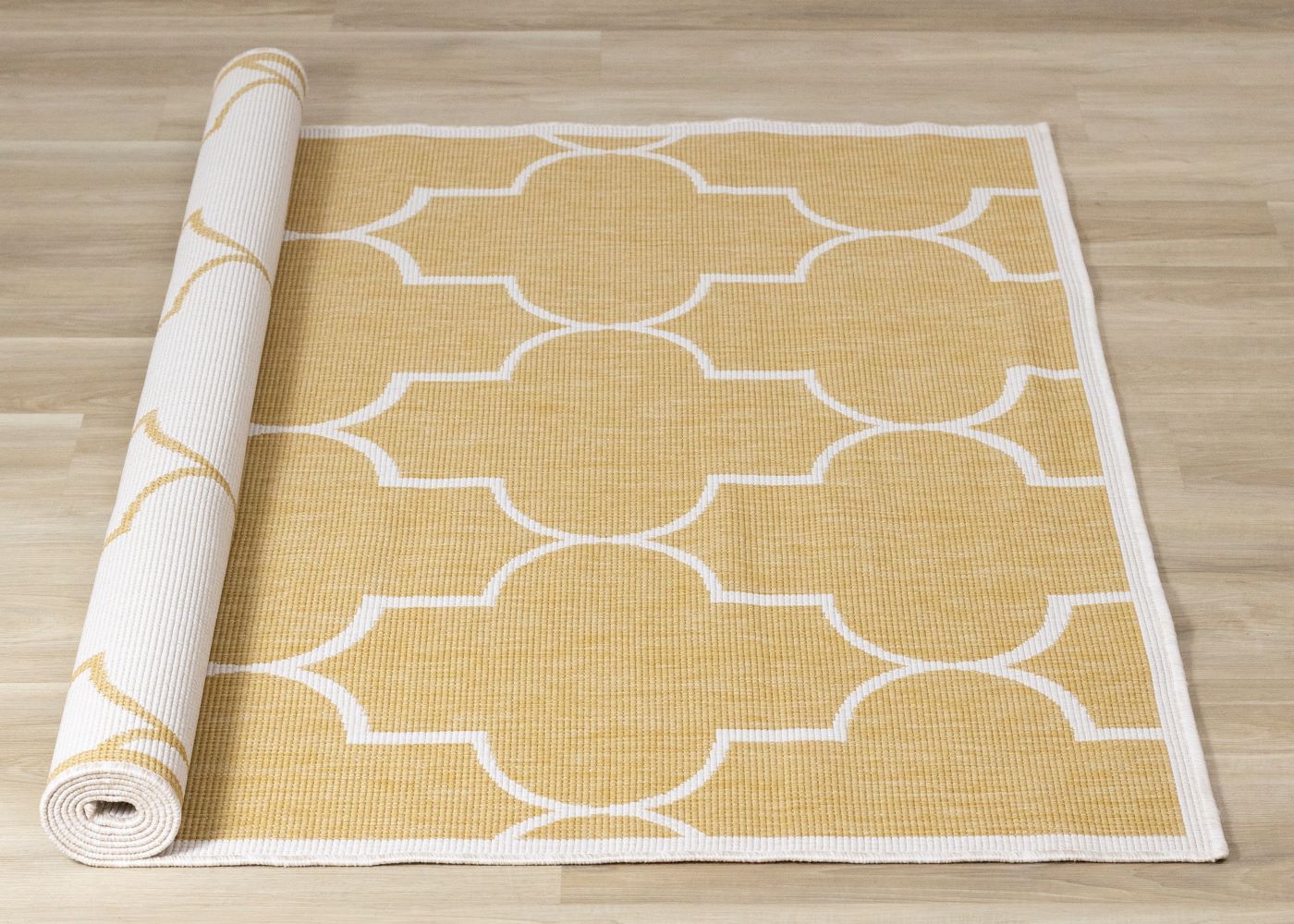 Summer Breeze 6'7" x 9'6" Outdoor Reversible Geometric Rug - Yellow, White - Image 6