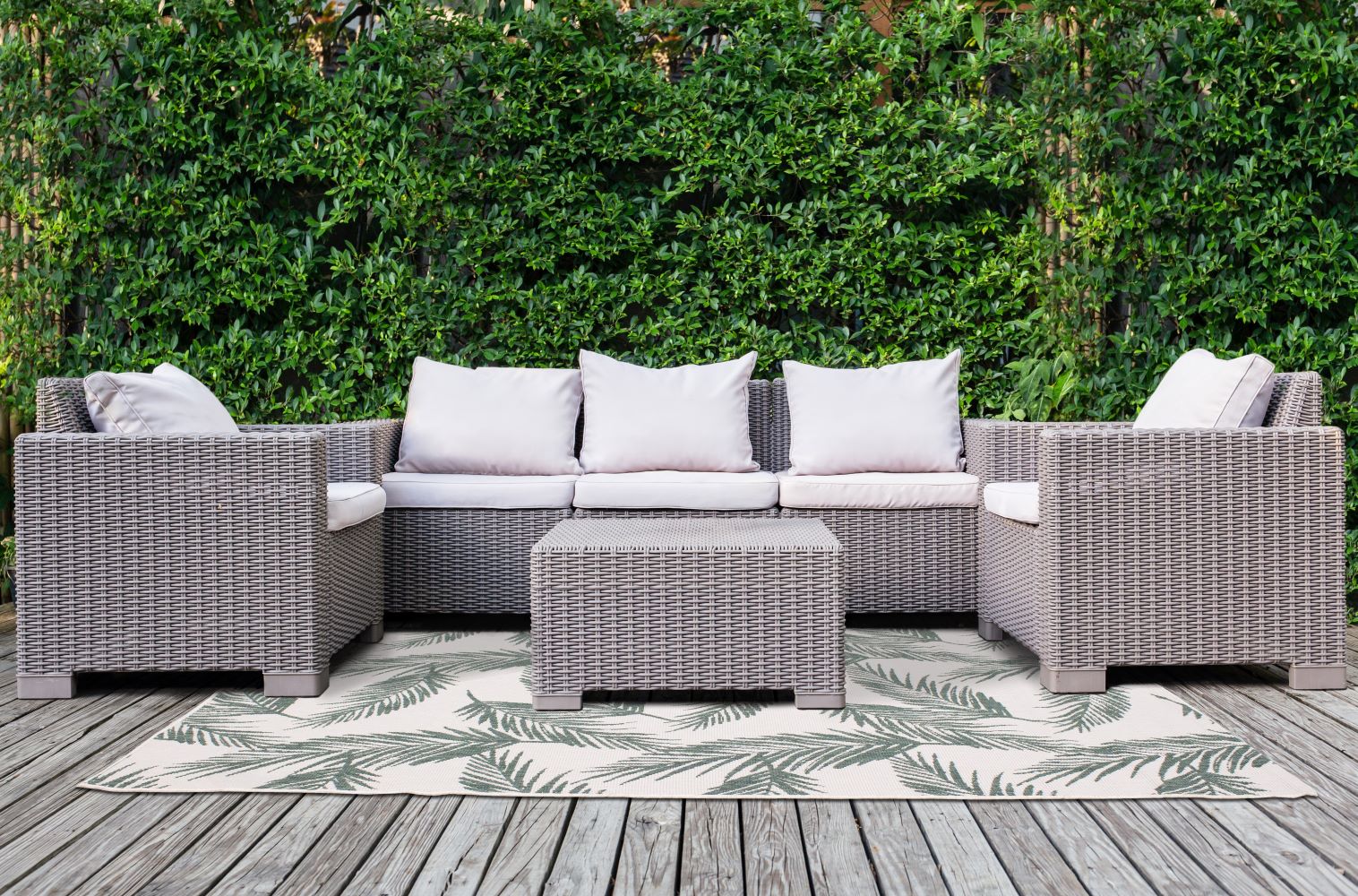 Summer Breeze 6'7" X 9'6" Outdoor Reversible Rug - Green, Leaf Motif - Image 2