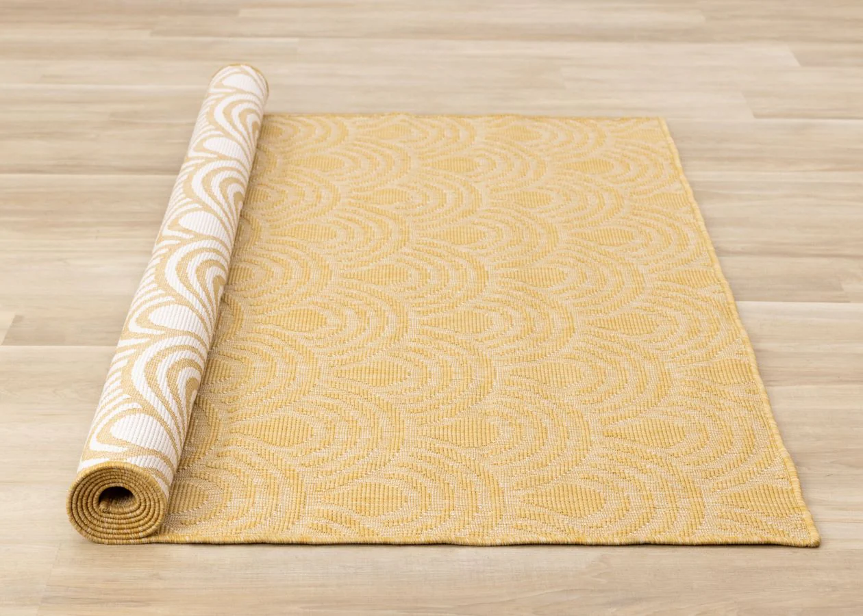 Summer Breeze 6'7" x 9'6" Outdoor Reversible Rug Rainbow Arch Pattern - Yellow, White - Image 5