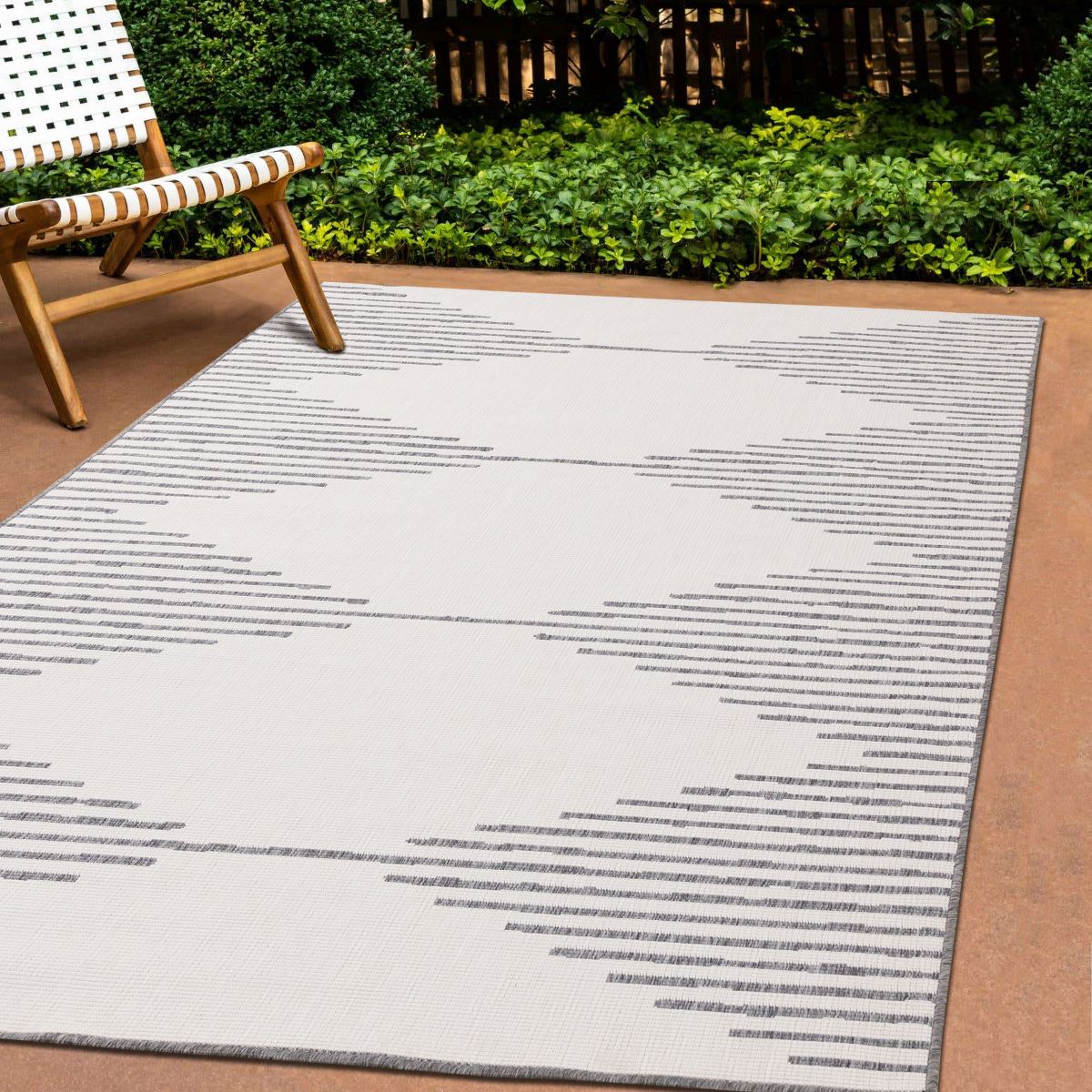 Summer Breeze 6'7" x 9'6" Outdoor Reversible Rug Triangles - Grey, Cream - Image 2