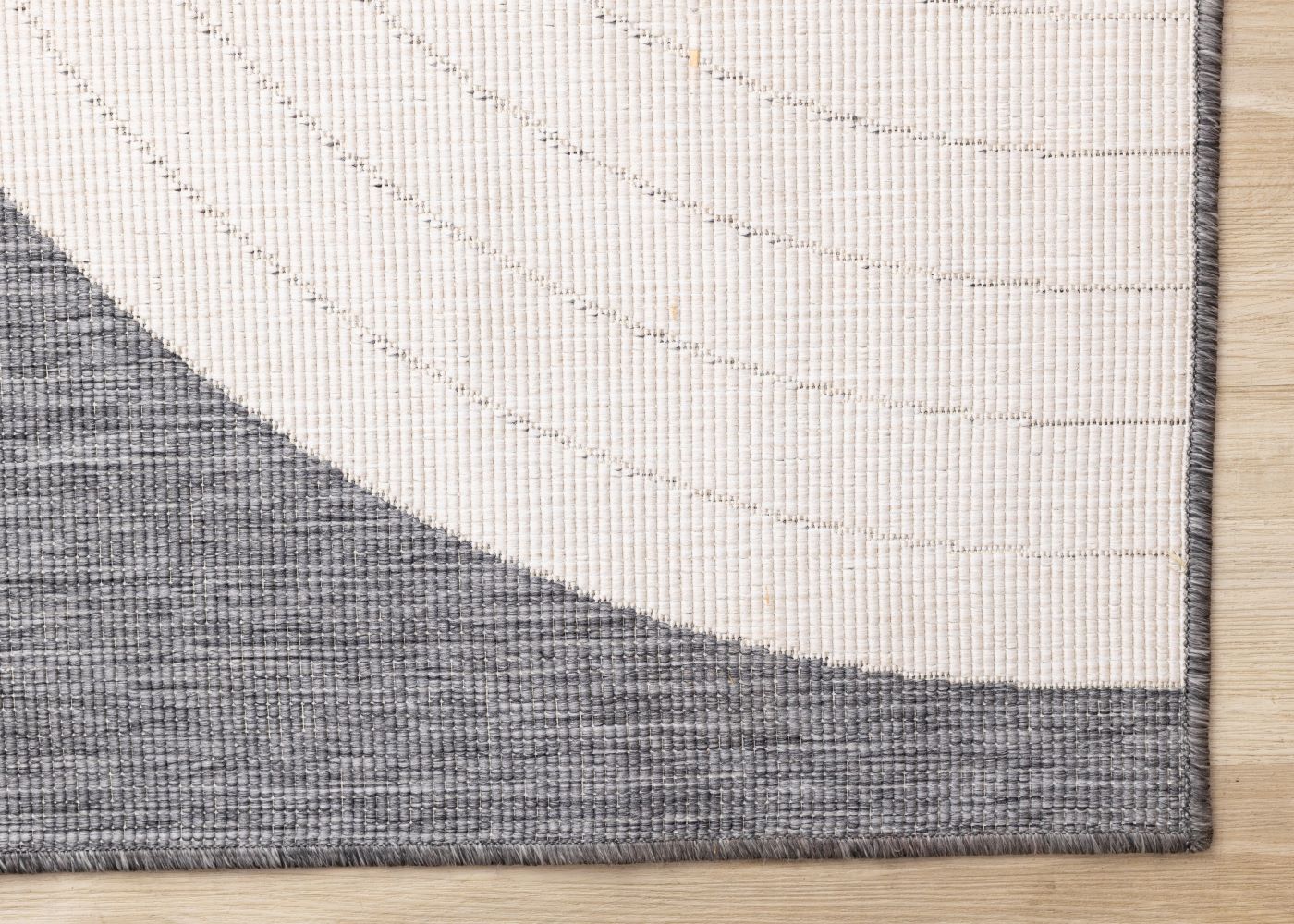 Summer Breeze 6'7" x 9'6" Outdoor Rug Double Arches - Grey, White - Image 4