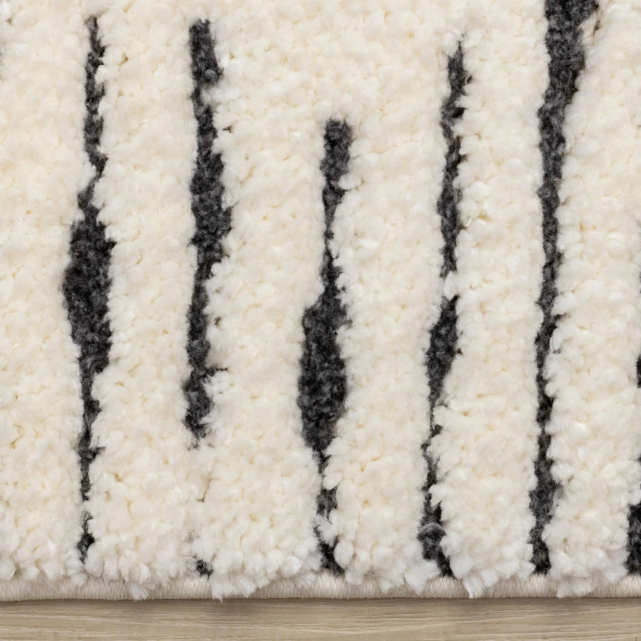 Talia 5'3" x 7'7" Striped Diamond Design Area Rug - Cream, Black - Image 6