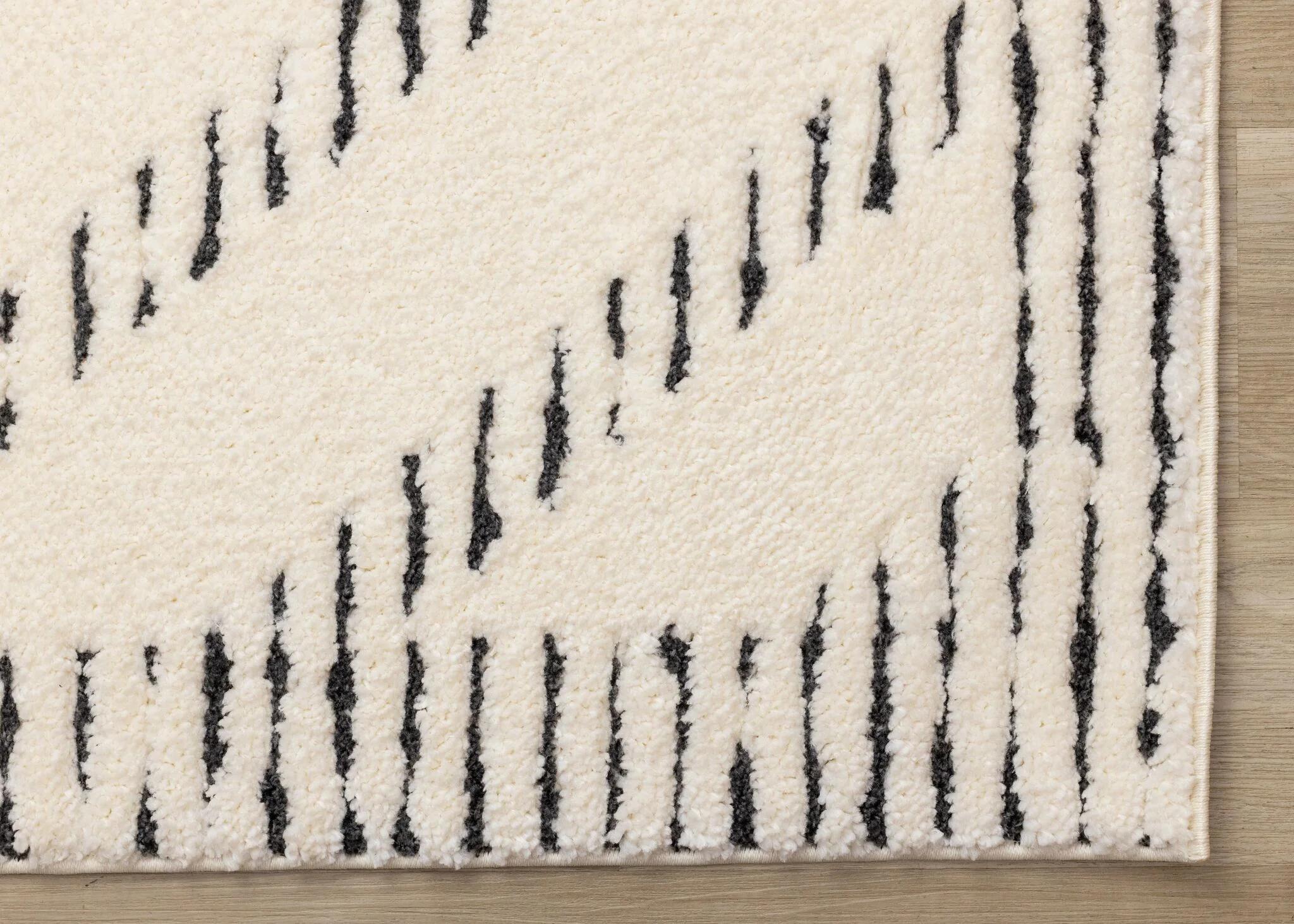 Talia 5'3" x 7'7" Striped Diamond Design Area Rug - Cream, Black - Image 7