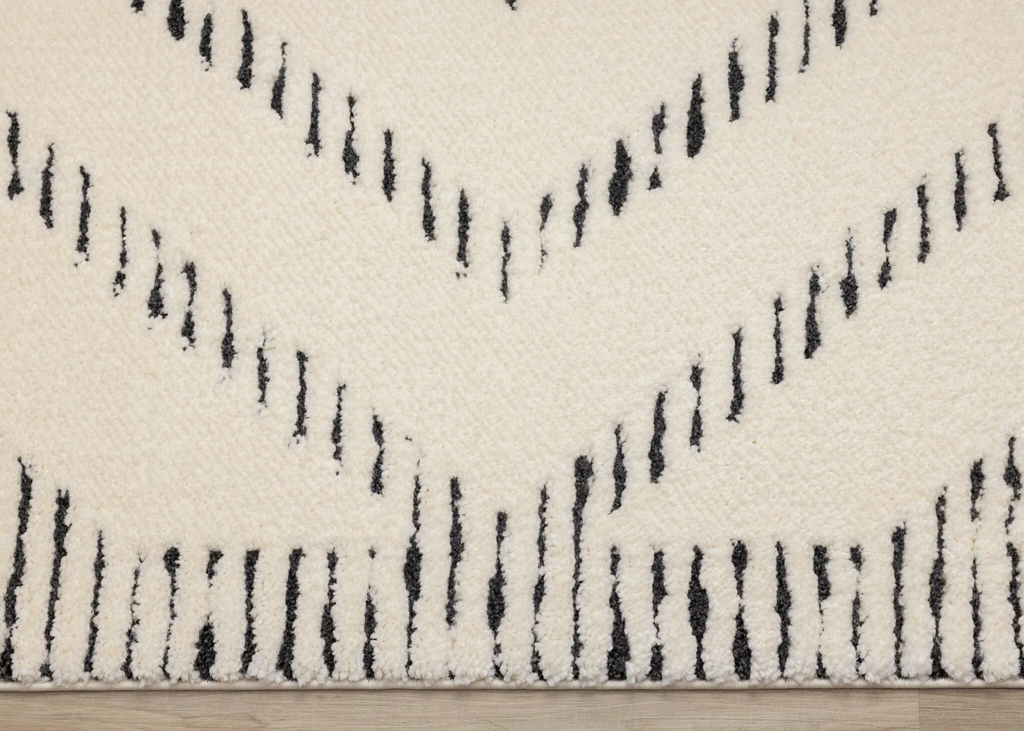 Talia 5'3" x 7'7" Striped Diamond Design Area Rug - Cream, Black - Image 8