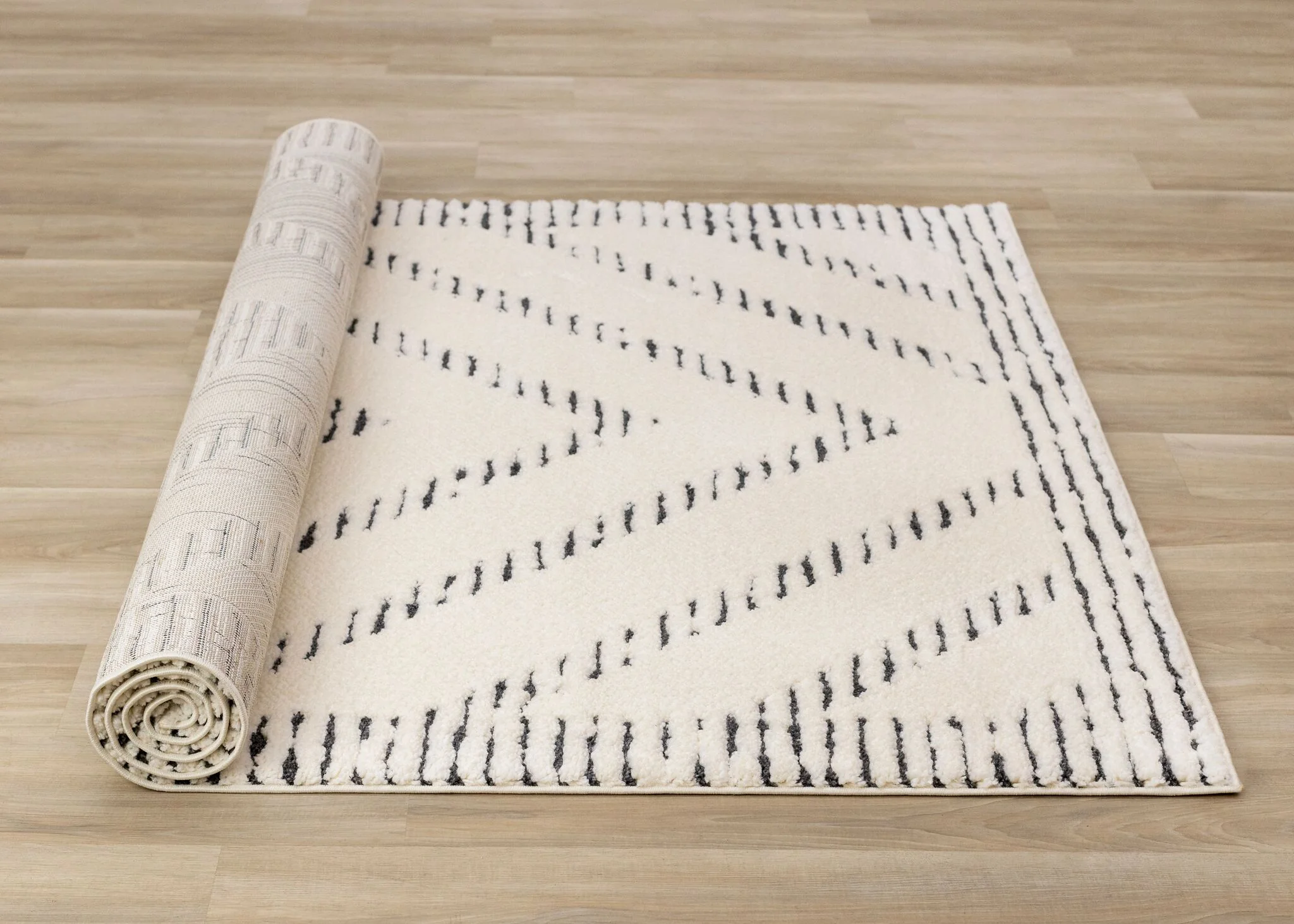 Talia 5'3" x 7'7" Striped Diamond Design Area Rug - Cream, Black - Image 9
