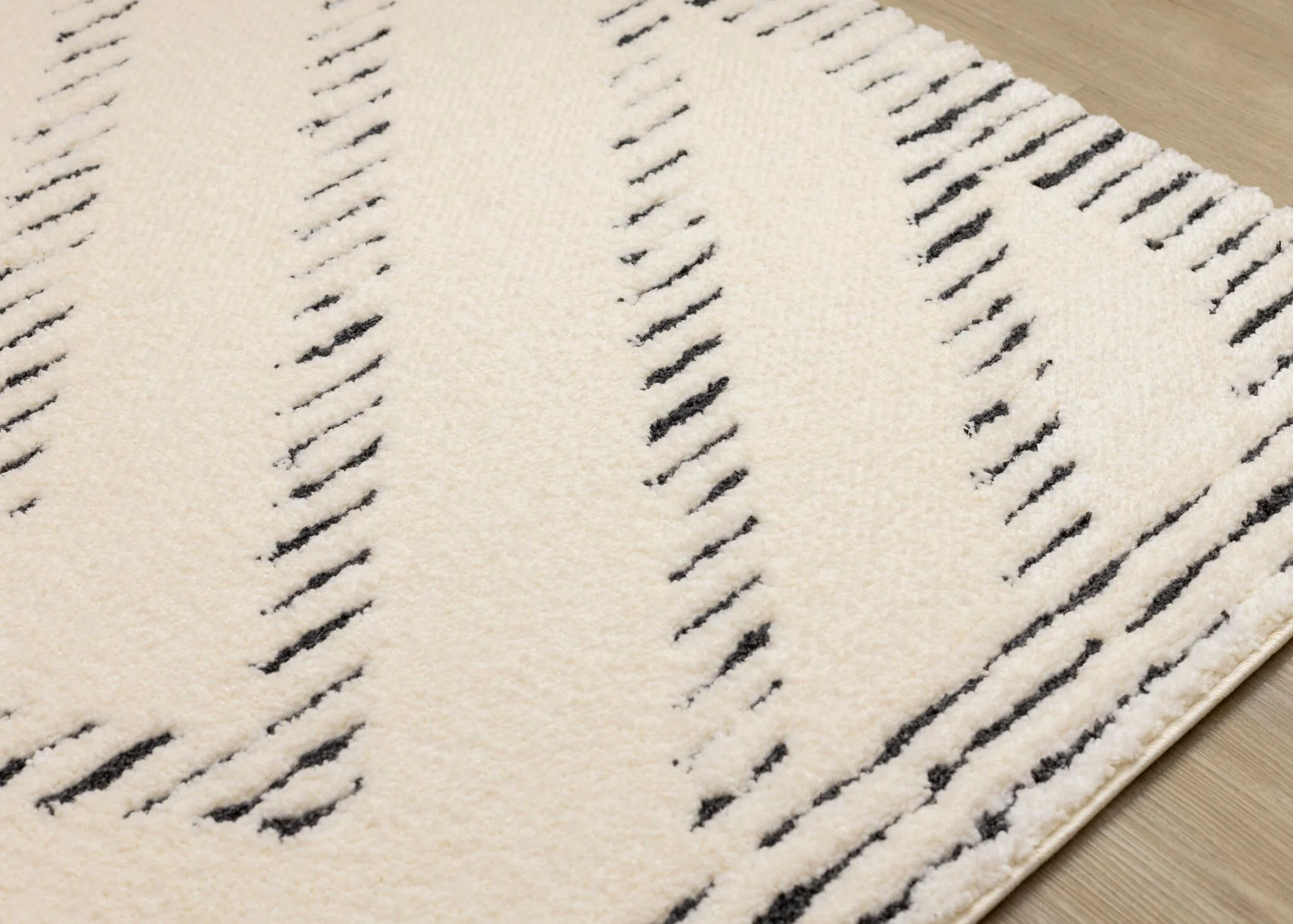 Talia 6'7" x 9'6" Striped Diamond Design Area Rug - Cream, Black - Image 4