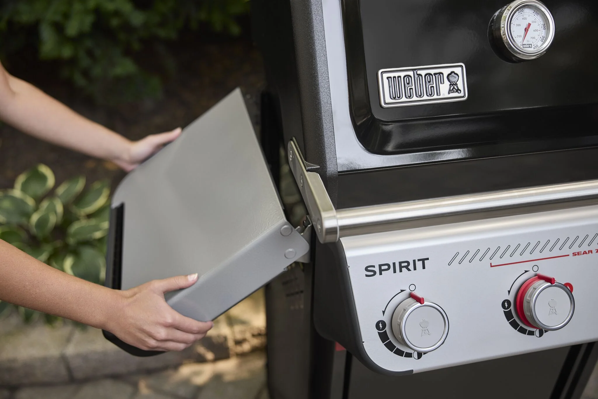 Weber Spirit E-325 Gas Grill (Natural Gas) - 1500844 - Image 5