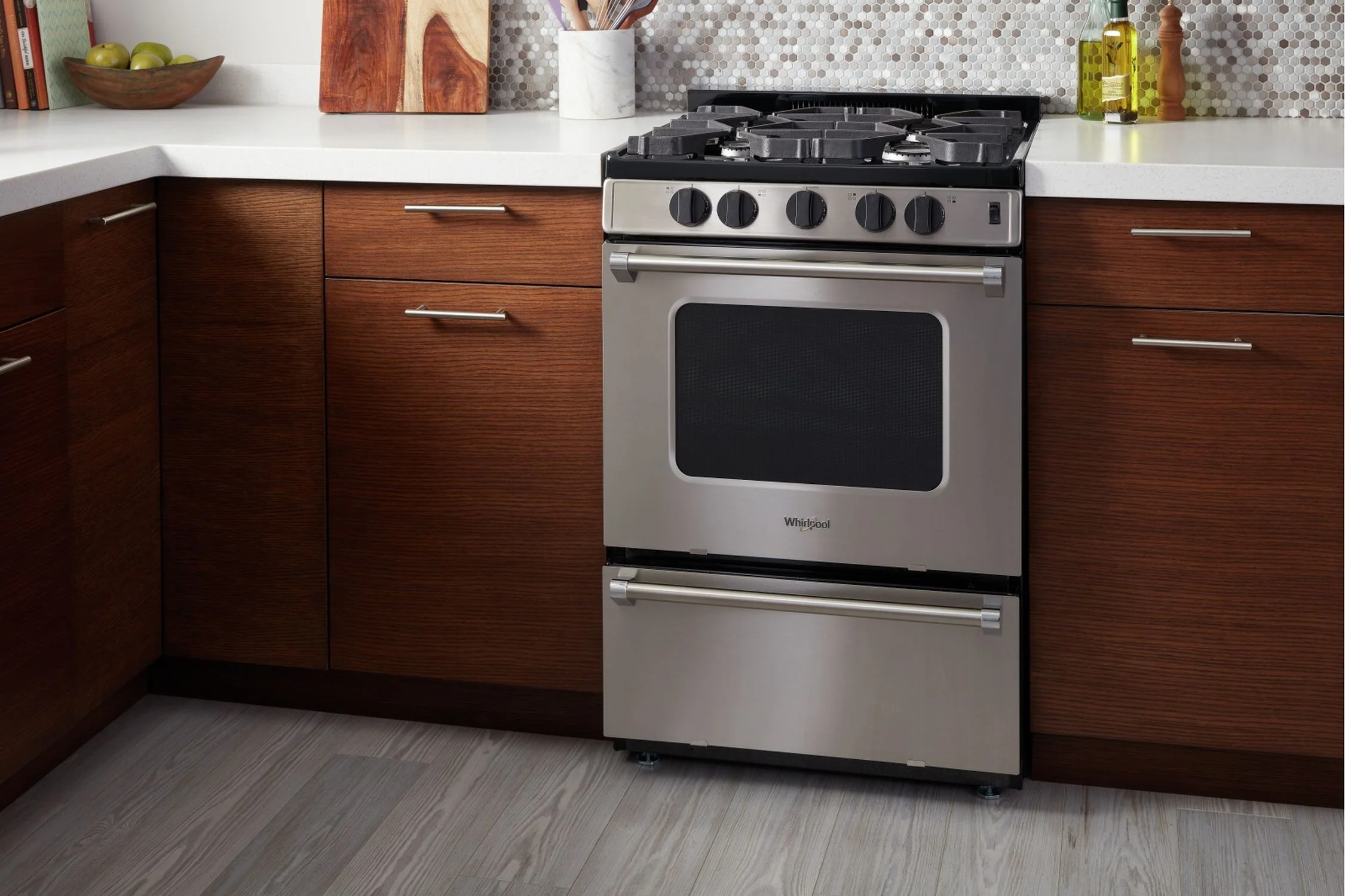 Whirlpool Stainless Steel Freestanding Gas Range (2.96 Cu. Ft.) - WFG500M4HS - Image 2